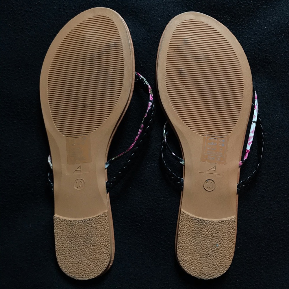 sandals! - Picture 3 of 3